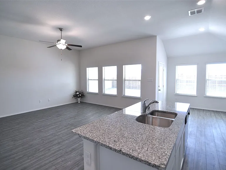 8913 Zubia Ln — Photo 3