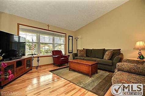 5th image of 1207 Comstock Dr