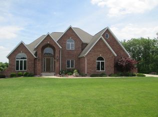 15 Fairway Dr, Monmouth, IL