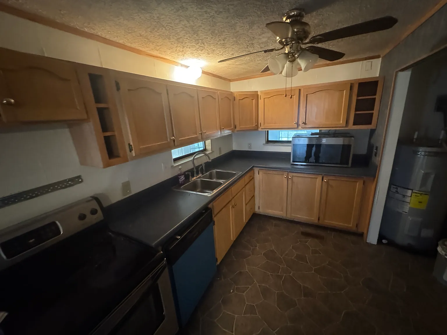 3 bed, 1800 sqft, $2,200 — Photo 2