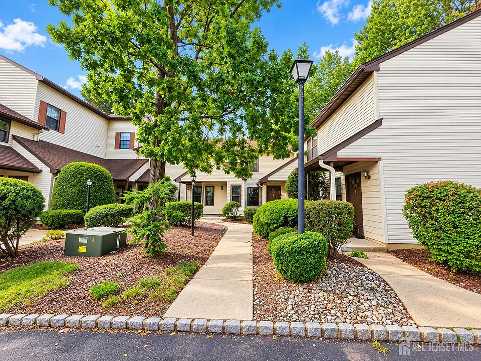 107 Woodbridge Commons Way
