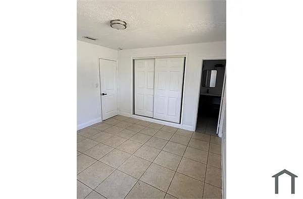 Building Photo - 6230 NW 18th Ct