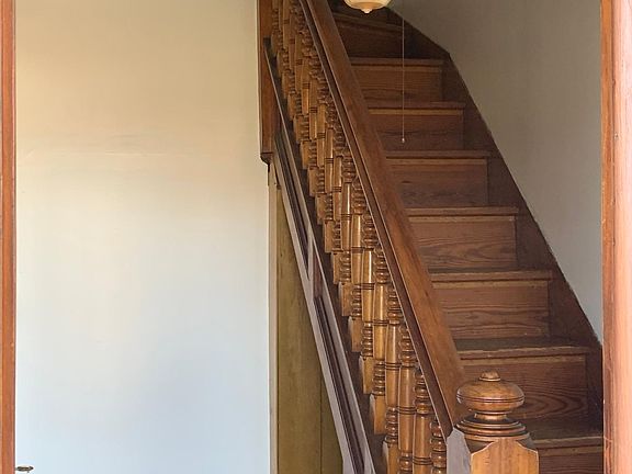 Lovely original Victorian details