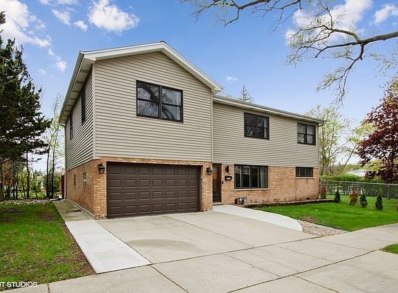 2nd image of 8267 N Ozark Ave