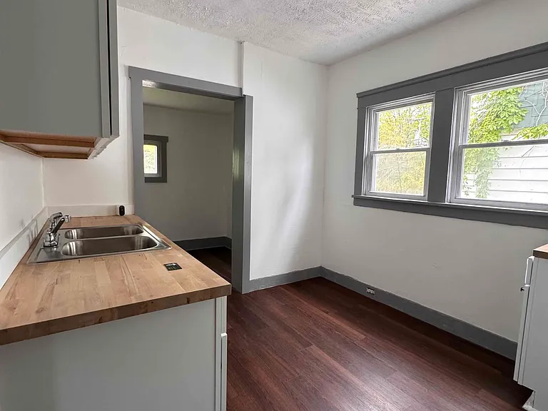 13500 Eaglesmere Ave — Photo 9