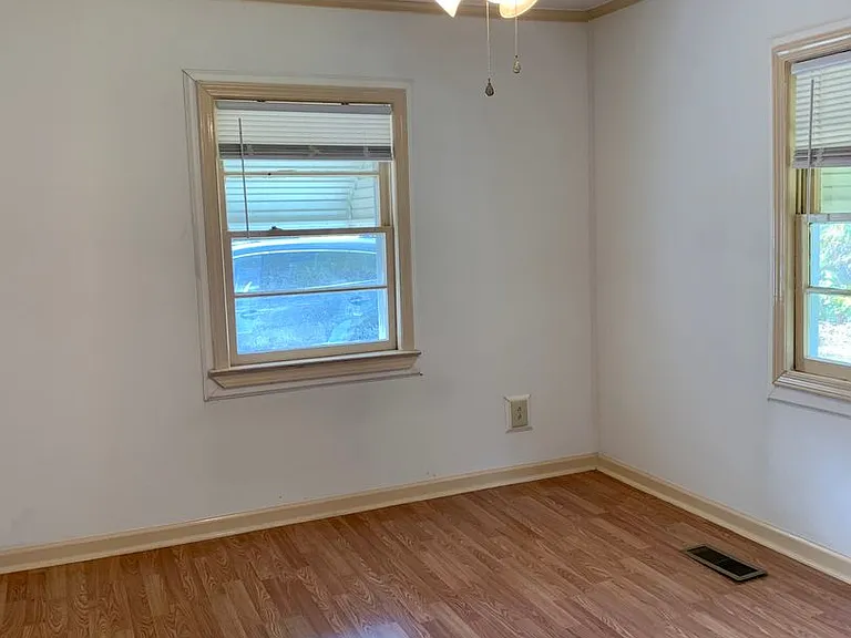 1409 Bay St — Photo 8