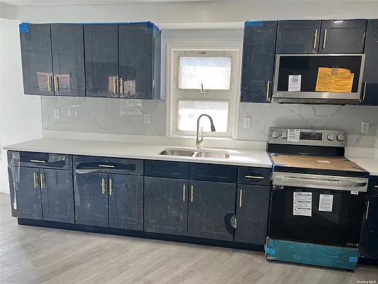 Rented by Chase Global Realty Corp | media 2