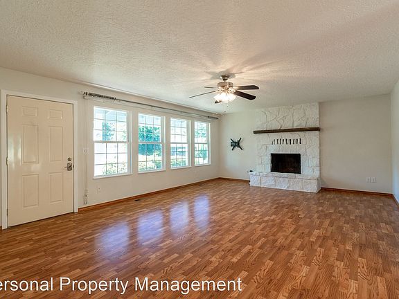 3rd image of 4100 Manzanita Ct