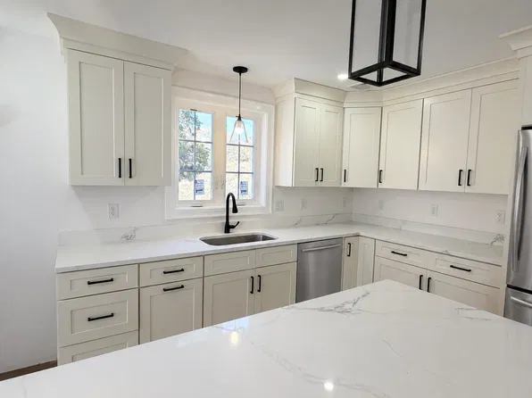290 Bridge St, Westport, MA 02719