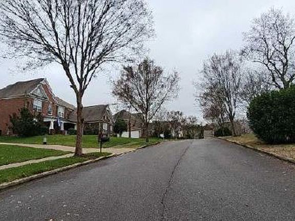 Exterior Neighborhood (street photo)
