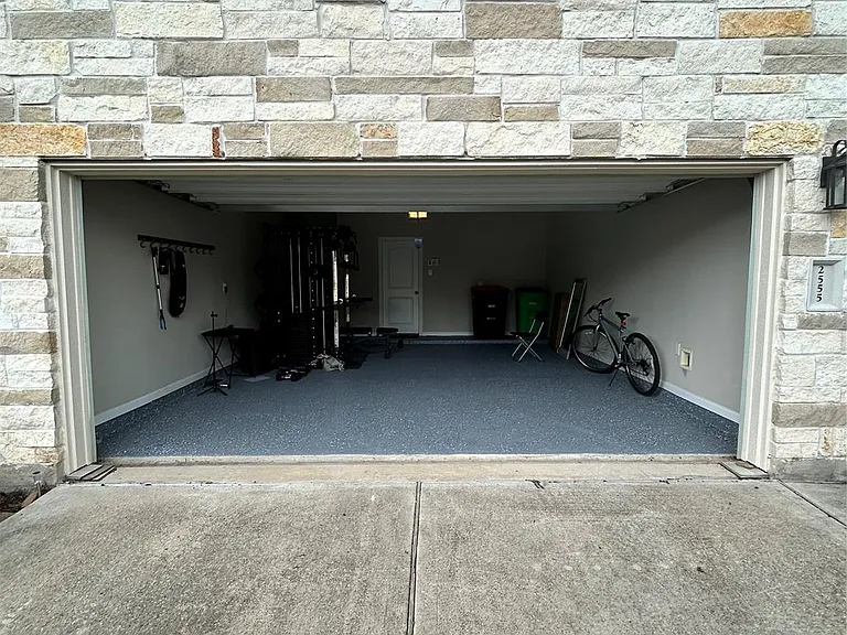 2555 Terrace Point Dr — Photo 4