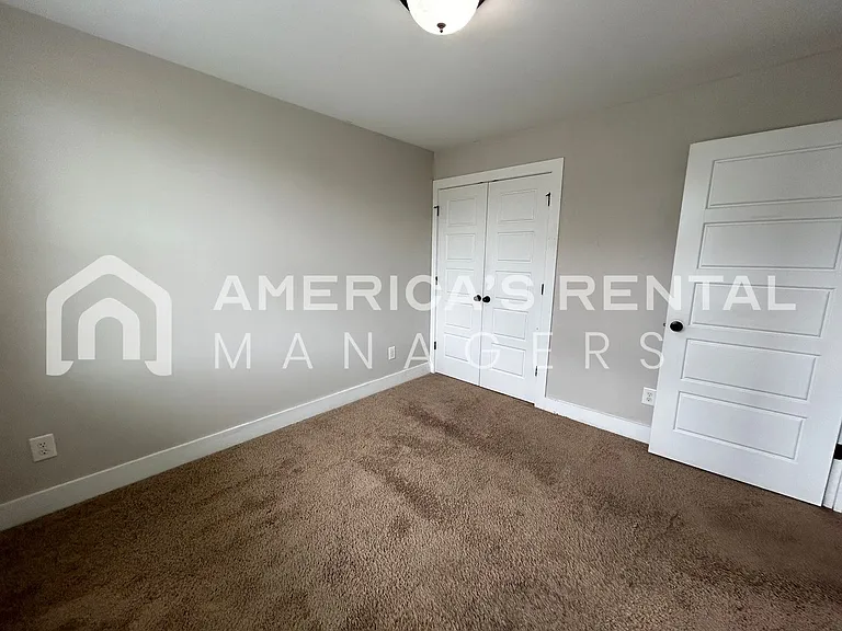 300 Oakwell Cir — Photo 39