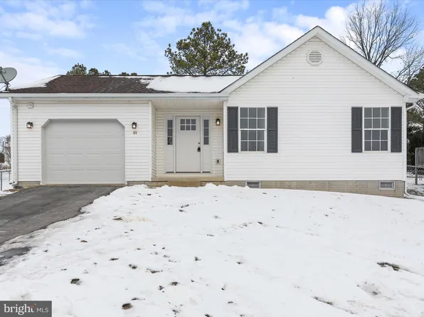 33 Grove Farm Ln, Martinsburg, WV 25404