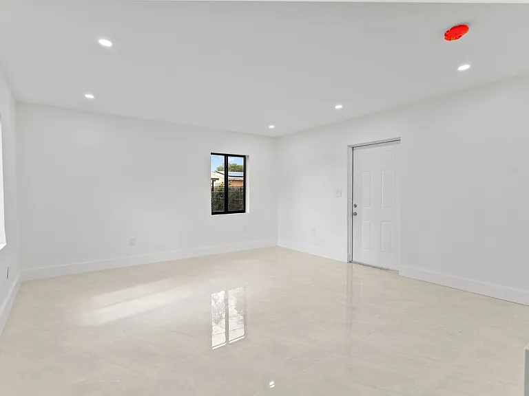 15920 NW 17th Ct — Photo 12