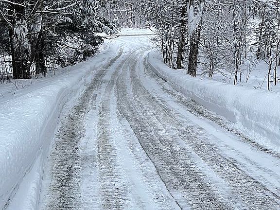 2nd image of 1250 Braintree Hill Rd