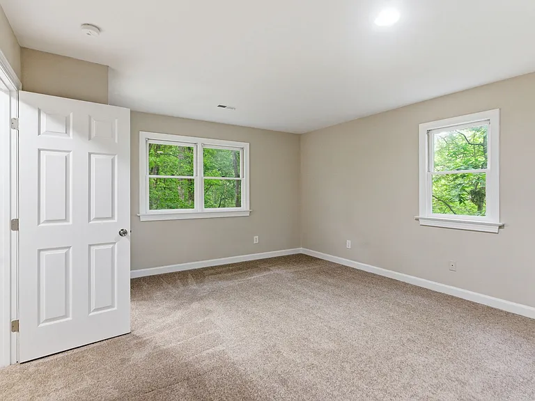 102 Markham Dr — Photo 15
