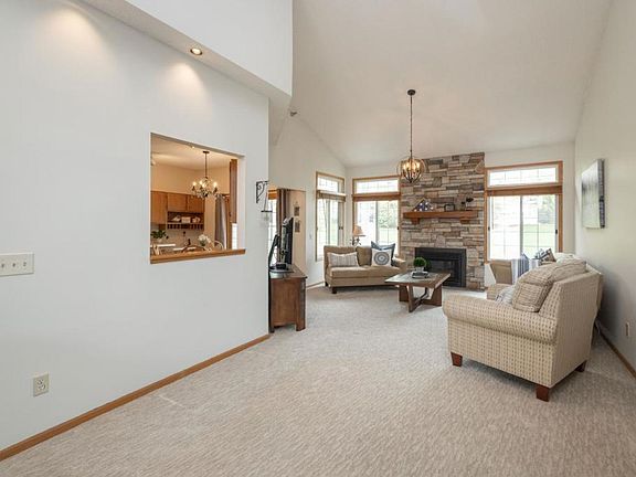 5th image of 2527 Claremont Dr