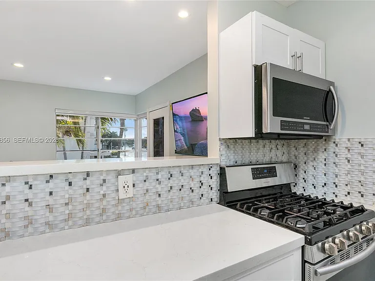 4201 Indian Creek Dr #6 — Photo 7