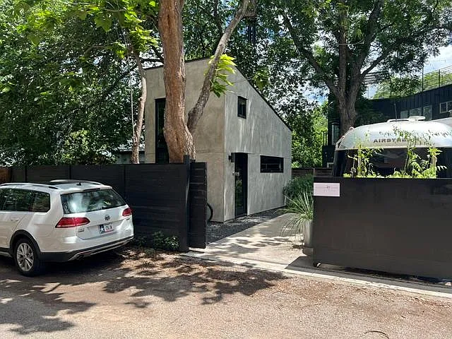 303 Navasota St — Photo 26