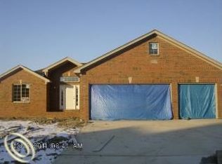 55217 Englewood Dr, Macomb, MI 48042