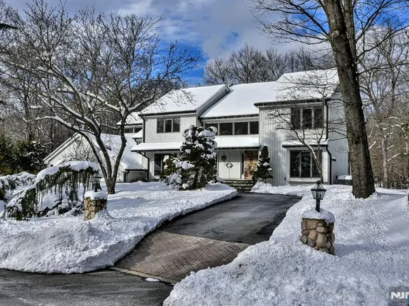15 Grist Mill Ln, Upper Saddle River, NJ 07458
