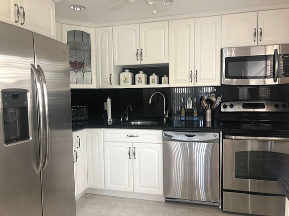 2nd image of 114 Wellington E