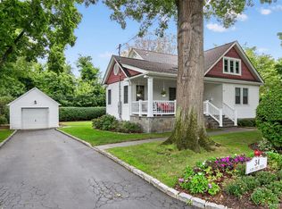34 Glen Cove Dr, Glen Head, NY 11545