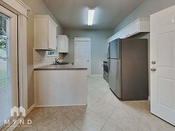 5th image of 950 Ashland Ave