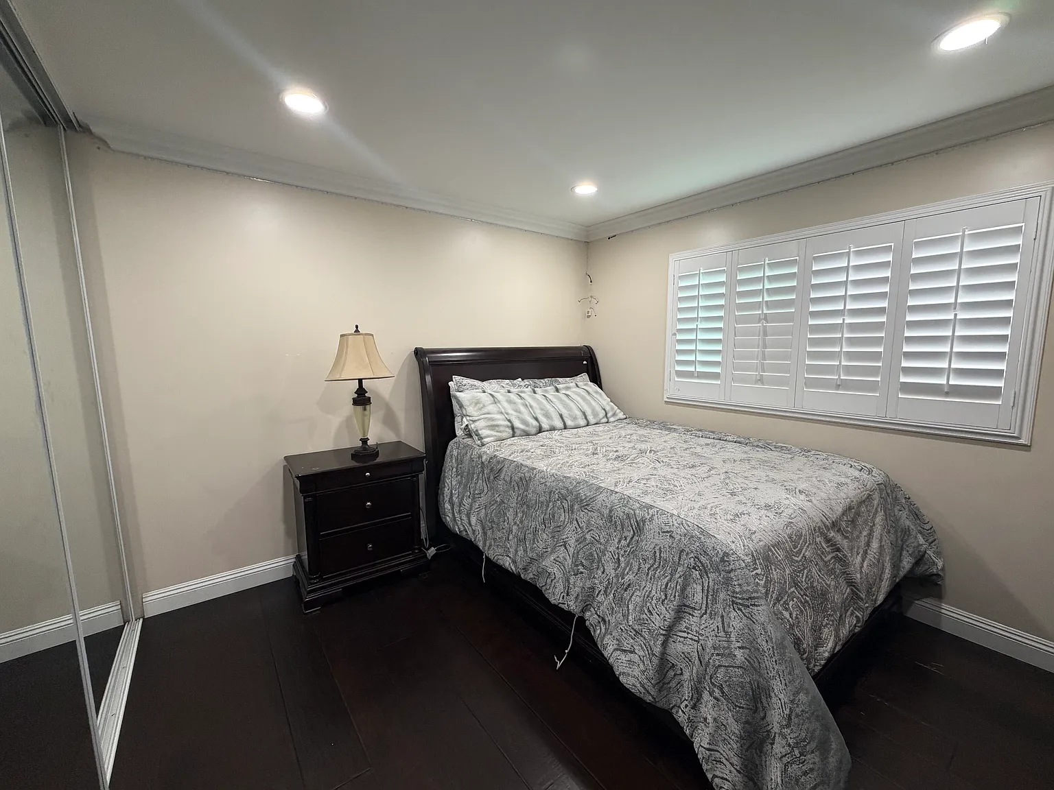 1 bed, 2000 sqft, $1,500 — Photo 2