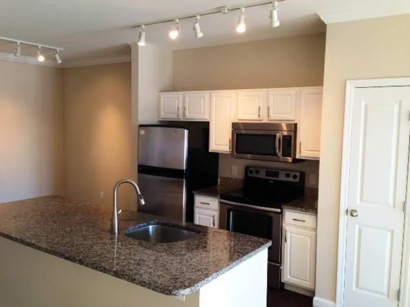 1000 Providence Pl APT 143, Providence, RI 02903