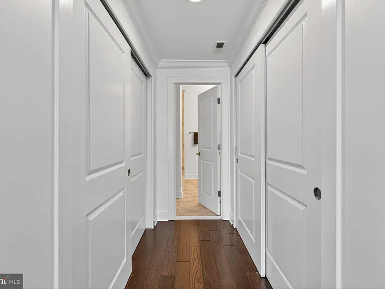 619 E Custis Ave — Photo 17