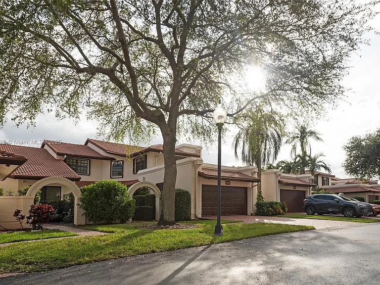 9318 NW 50th Doral Cir S — Photo 1