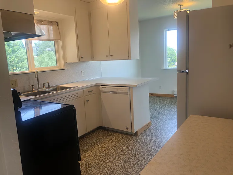 210 NW Tingley St #A — Photo 5