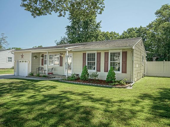 3rd image of 1141 Sylvan Dr