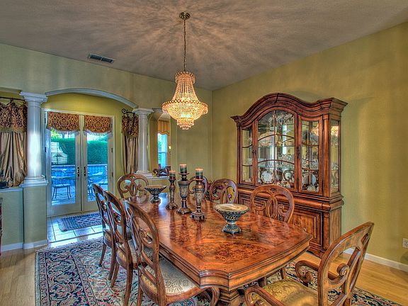 5th image of 422 Sortwell Ct