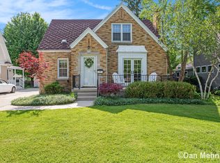 929 Maxwell Ave SE, East Grand Rapids, MI 49506
