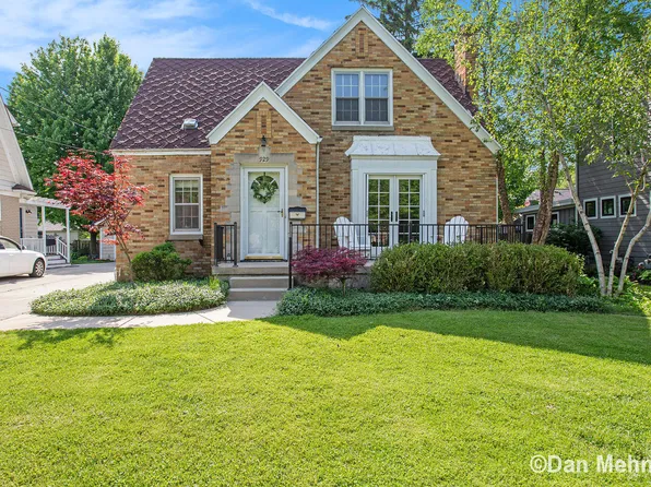 929 Maxwell Ave SE, East Grand Rapids, MI 49506