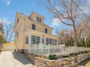 29 W Lake St, Excelsior, MN 55331