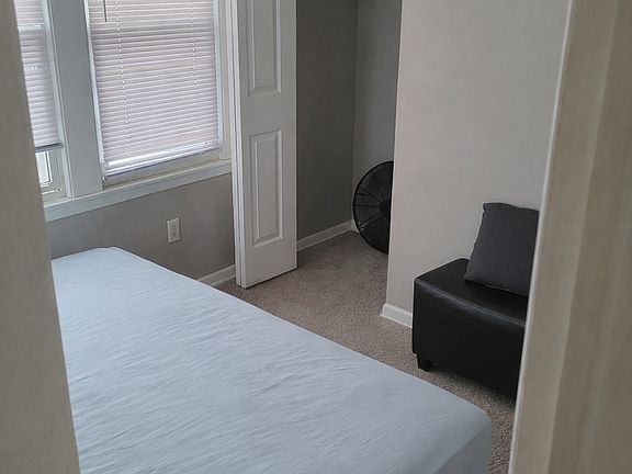 5th image of 2812 12th Ave S