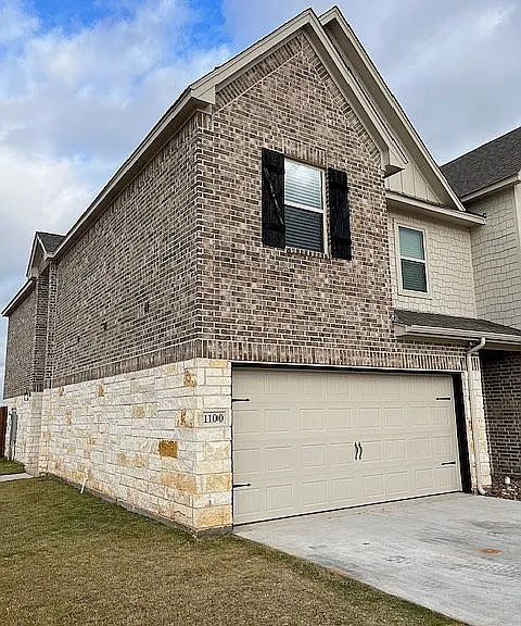 228 Honor Code Pl — Photo 1