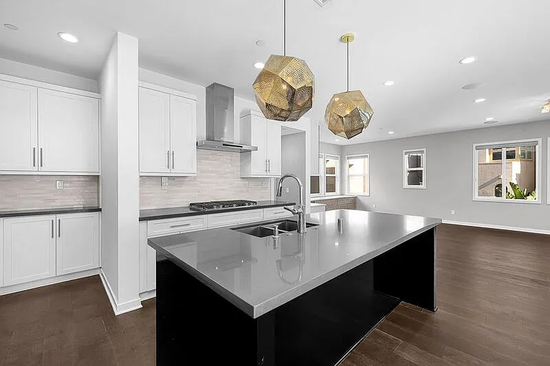 3 bed, 4.0 bath, 2229 sqft, $5,700 — Photo 3