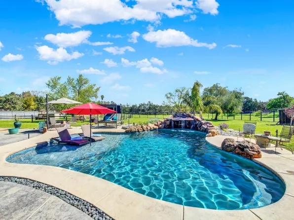 19033 Hillcrest Dr, Woodland, CA 95695