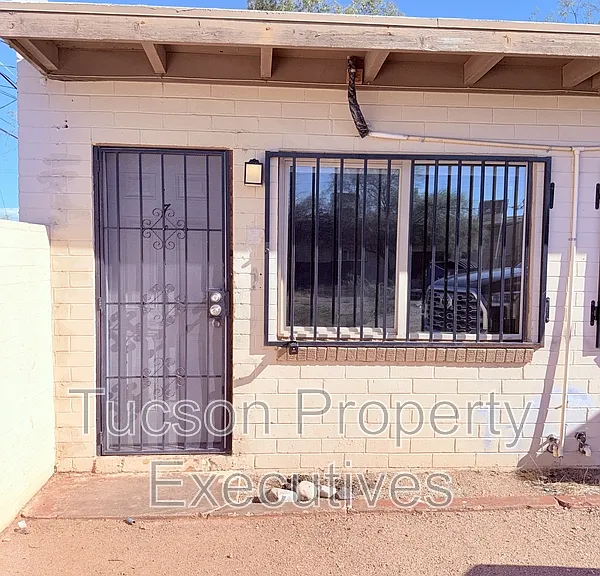 232 W Flores St #7 — Photo 1
