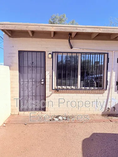232 W Flores St Photo 1