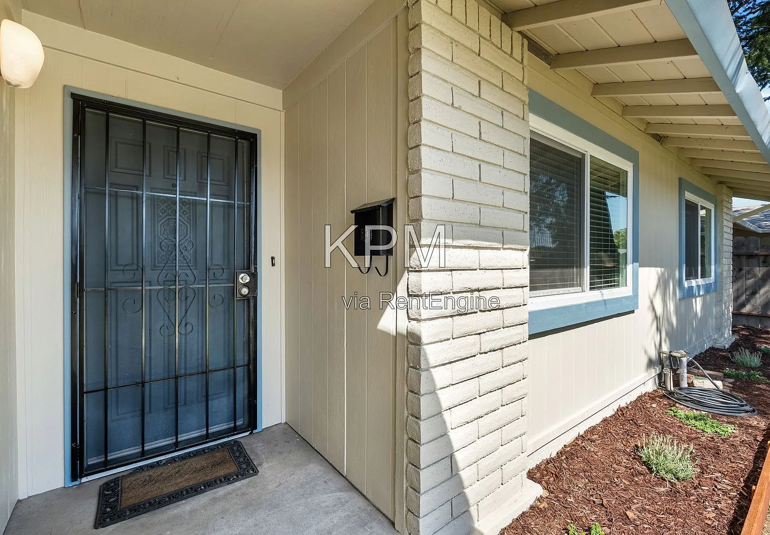 3 bed, 2.0 bath, 1218 sqft, $2,500 — Photo 3