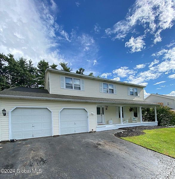 2nd image of 35 Glade Drive