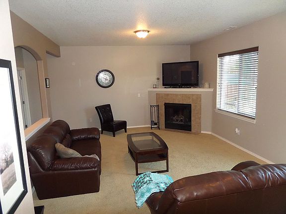 Living Room-gas fireplace