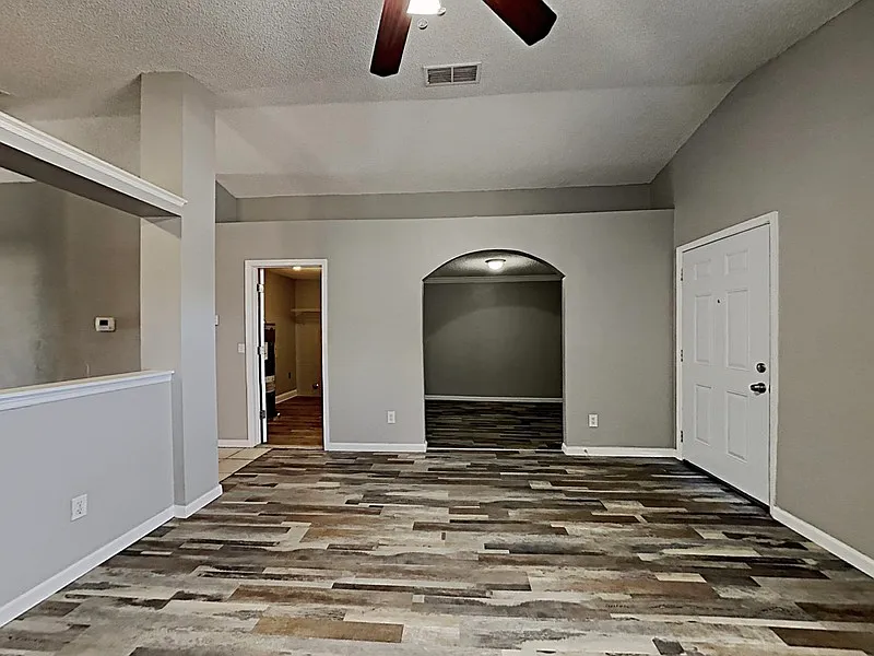3 bed, 2.0 bath, 1104 sqft, $1,825 — Photo 3