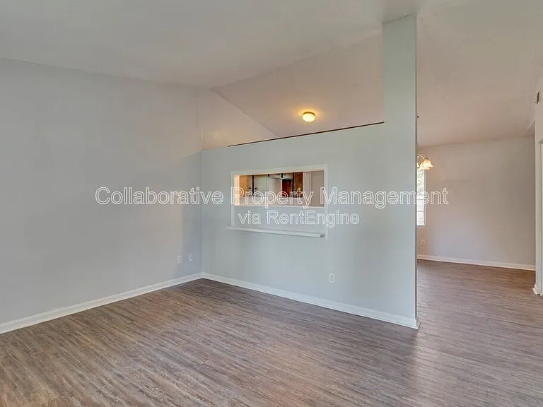128 Pointe South Dr — Photo 17