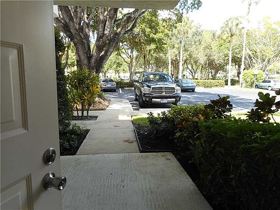 3rd image of 3621 Oaks Clubhouse Dr APT 102